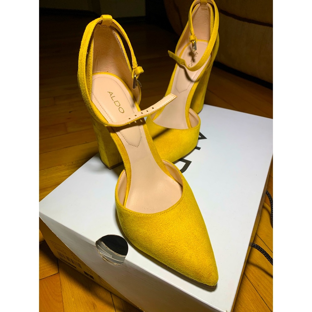 Aldo size 8 mustard yellow heel RARE EXCELLENT like new condition